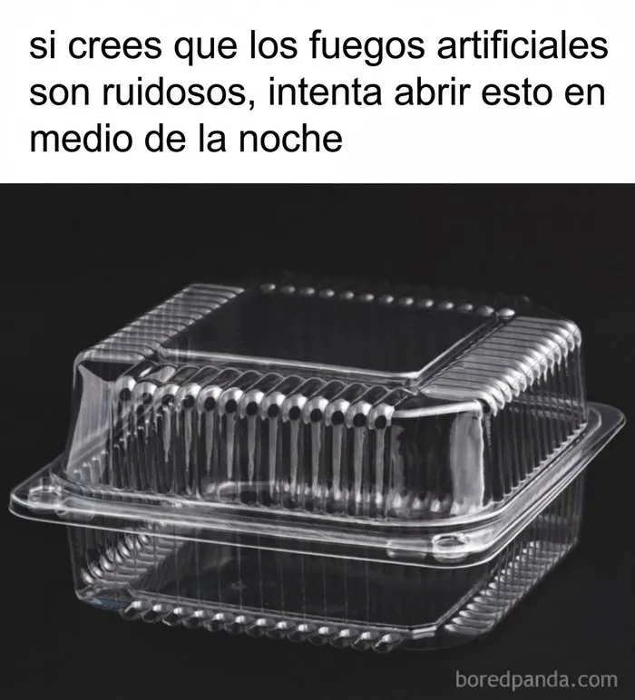Memes divertidos de un ruidoso envase de plastico transparente