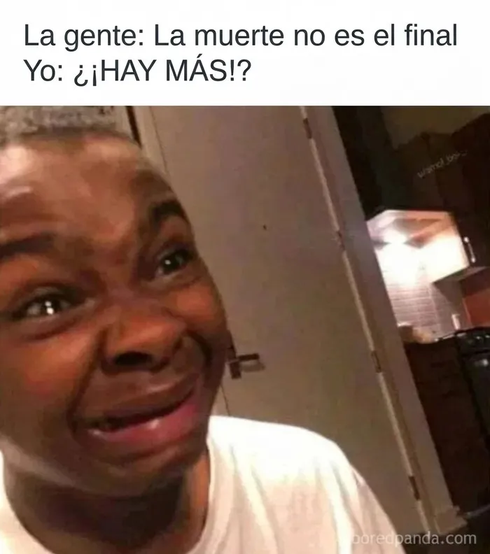 Memes divertidos sobre la reaccion existencial de un hombre