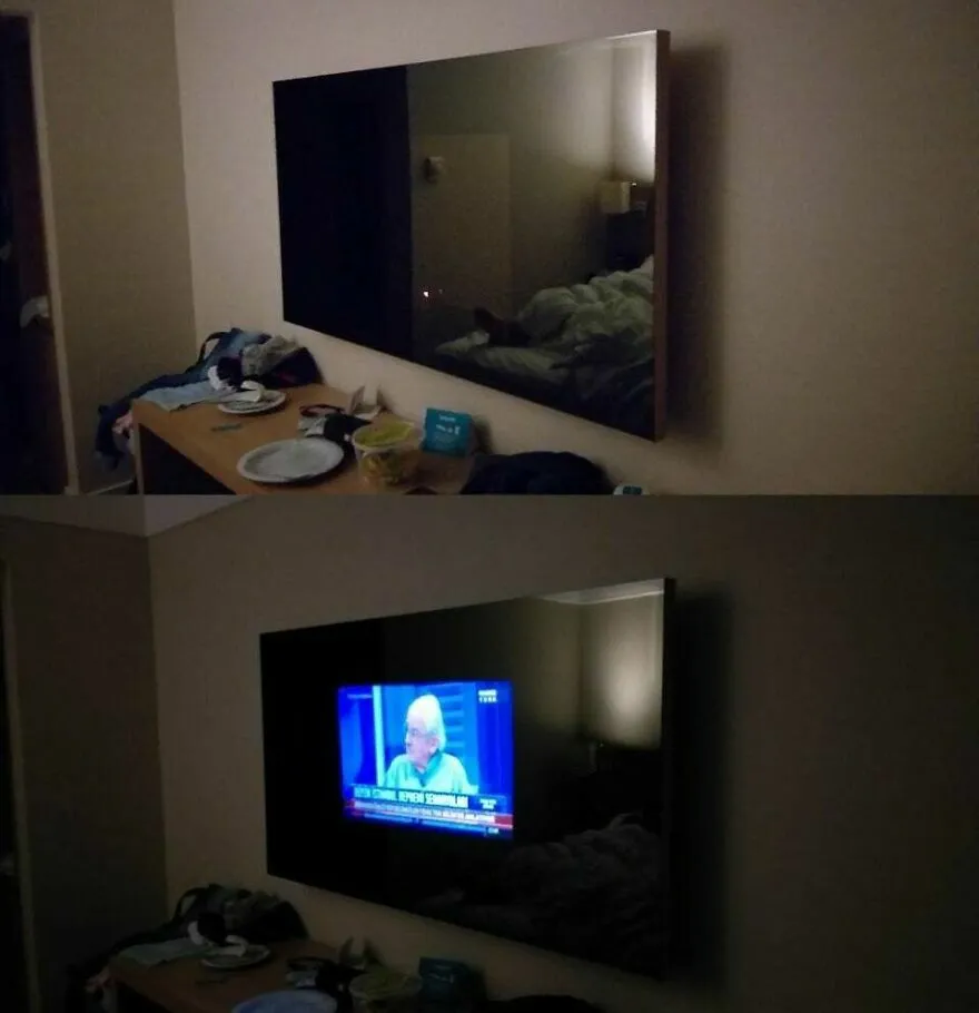 Televisor espejo inútil en habitación oscura con fallos sorprendentes en hotel