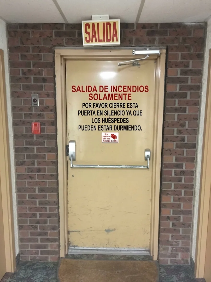¡No despiertes a nadie si estás saliendo del motel durante un incendio!