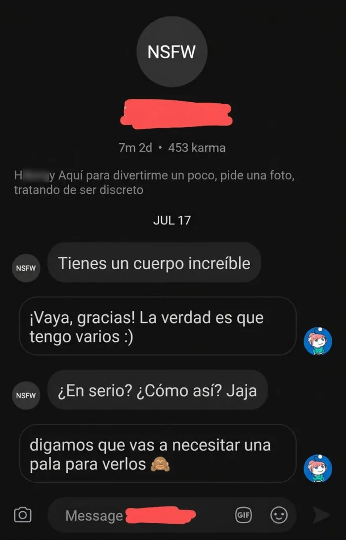Pantallazo de mensajes con cumplidos y respuestas sarcásticas en exposición de hombres ridículos