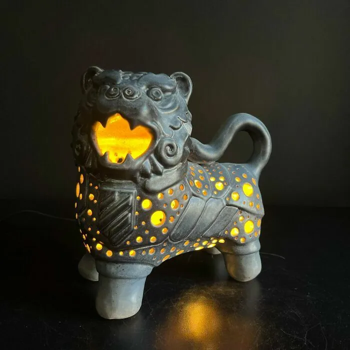 Lámpara creativa de cerámica con diseño de criatura fantástica