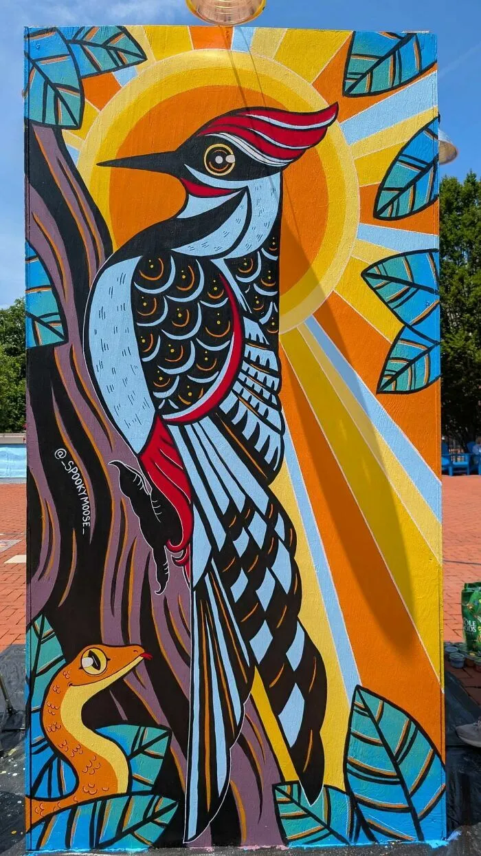 Mural colorido con ilustración de pájaro y sol arte genial
