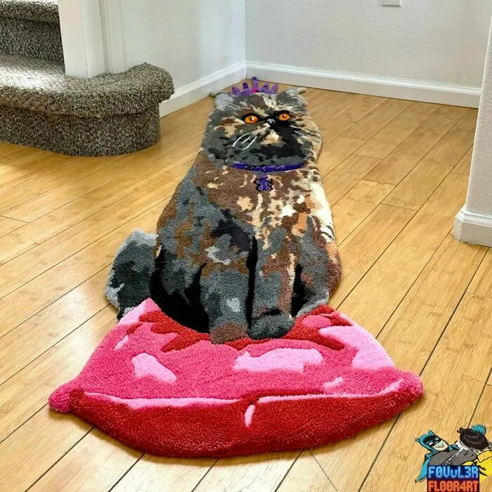 Alfombra creativa que simula un gato sentado estilo genial