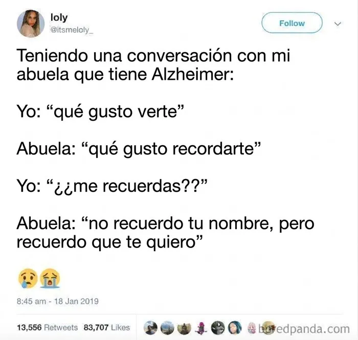 Conversación reconfortante con abuela con Alzheimer mostrando amor y cariño