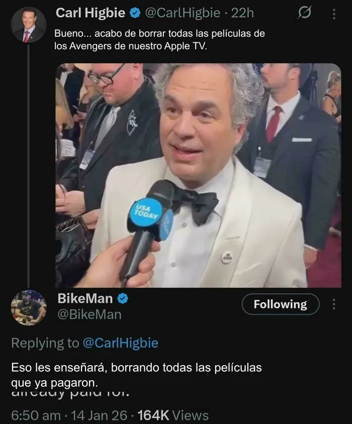 Captura de pantalla de redes sociales con memes y bromas sobre Mark Ruffalo y las películas de los Avengers.