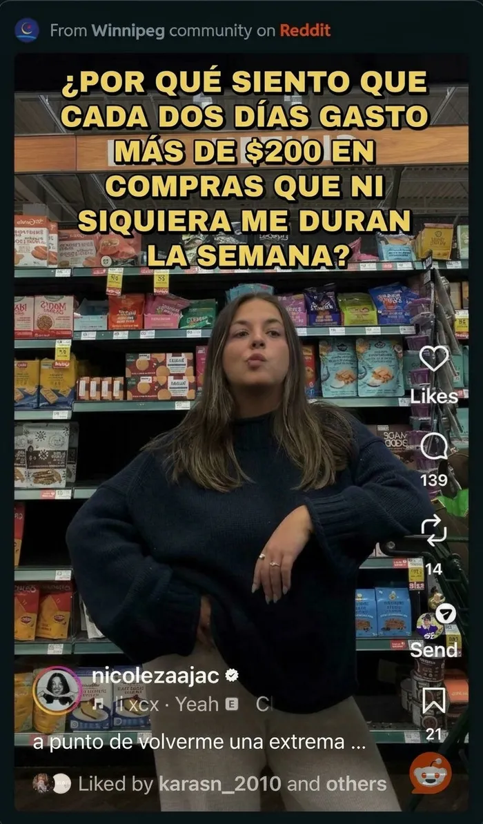 Influencers haciendo el ridículo al posar en un supermercado quejándose del gasto en compras.