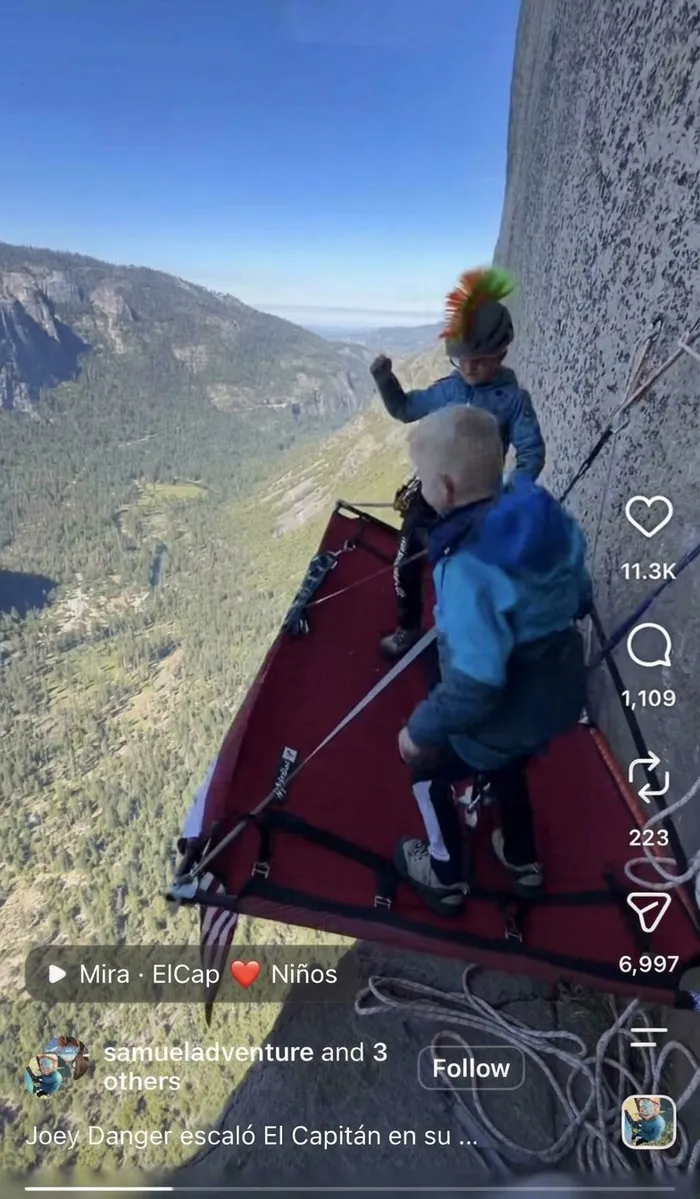 Niños al borde de un precipicio representando el contenido de influencers extremos