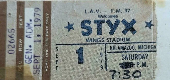 Entrada antigua de un concierto de Styx de 1979, uno de los objetos efímeros de colección.