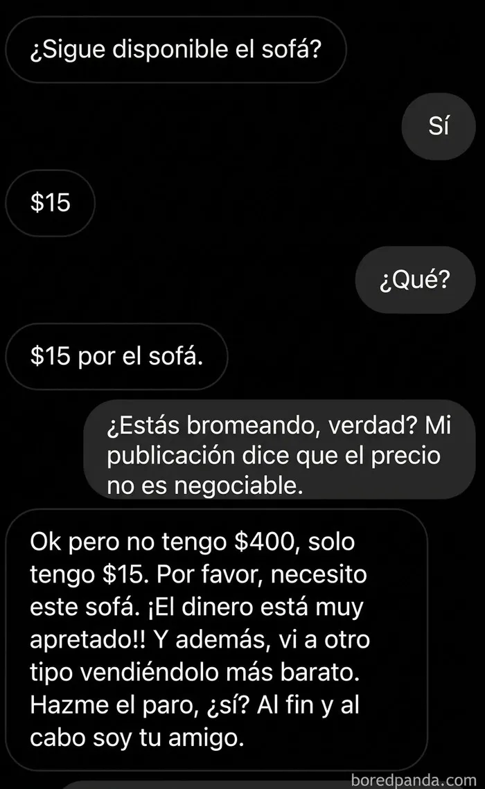 Chat de venta en línea mostrando ofertas absurdas de pedagüeños exasperantes por un sofá.