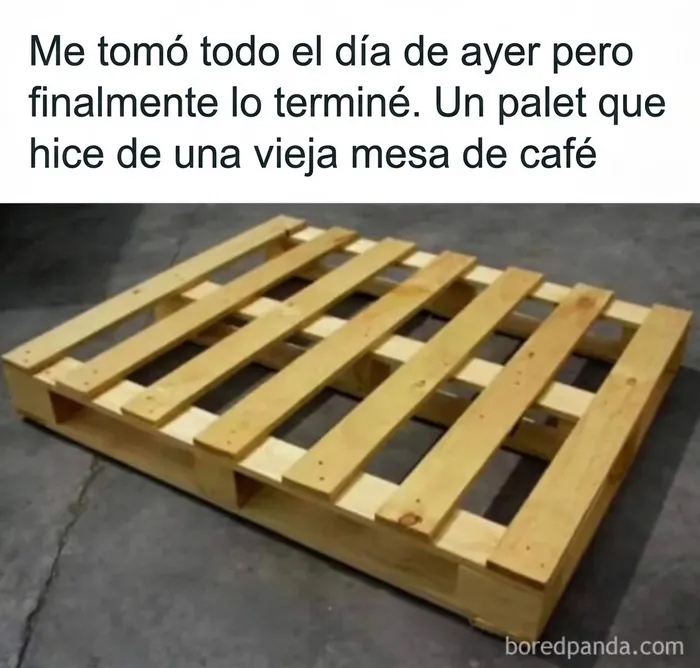 Palet de madera hecho a mano, ejemplo gracioso de memes sobre construcción