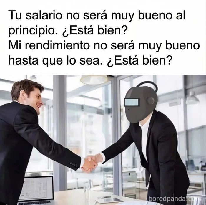 Meme sobre construcción con dos hombres de negocios estrechando la mano en una oficina.