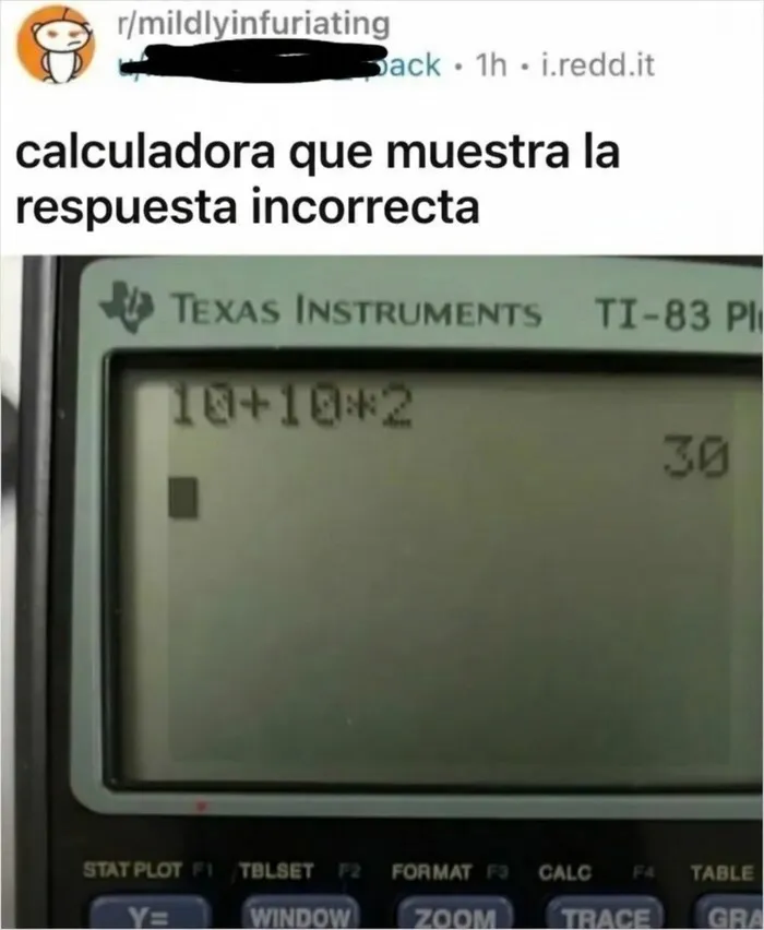 Calculadora científica mostrando una operación matemática errónea, parte de mentiras ridículas en internet.
