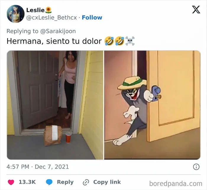 Publicación en X comparando la entrega de comida de repartidores con un personaje de caricatura escondido tras la puerta