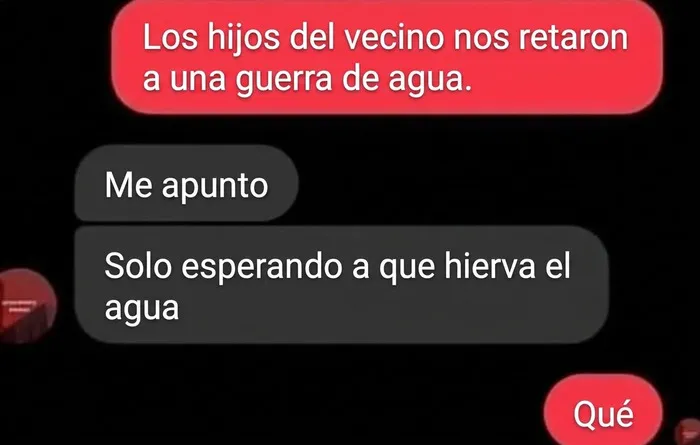 Captura de mensajes de texto divertidos sobre una guerra de agua hirviendo.