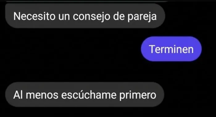 Mensajes de texto divertidos de una persona pidiendo consejo de pareja y recibiendo una respuesta drástica