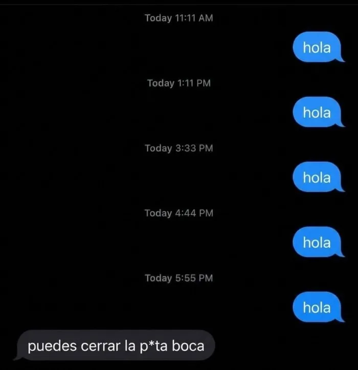 Conversación en pantalla de mensajes de texto incómodos con repetidos saludos ignorados.