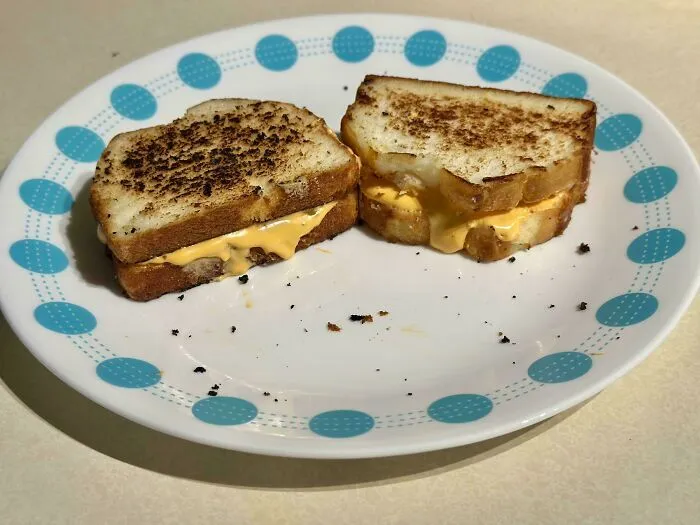 Sandwiches de queso fundido, un toque simple en la repostería y cocina diaria.