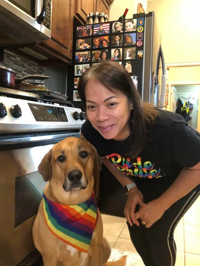 Mi Madre Y Su Perro Mostrandome Apoyo A Mi Y A La Comunidad Lgbt