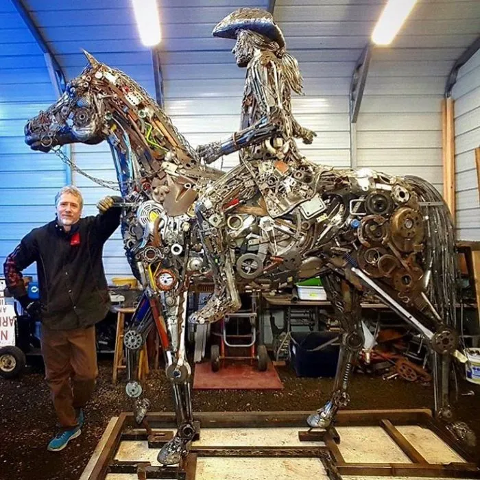 Artista Autodidacta Americano Convierte Materiales Recuperados En Esculturas Alucinantes (30 imágenes)