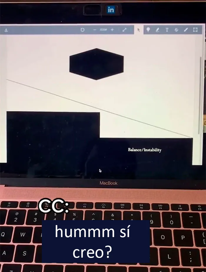 Este profesor de diseño gráfico se hace viral por burlarse con gracia de los trabajos de sus alumnos