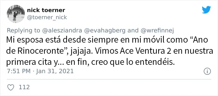 20 Personas que usaron nombres divertidos para salvar contactos en sus móviles