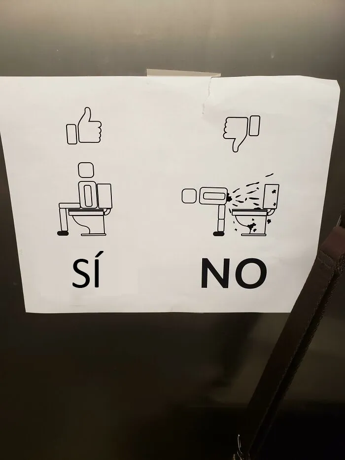 En el baño de hombres de mi lugar de trabajo