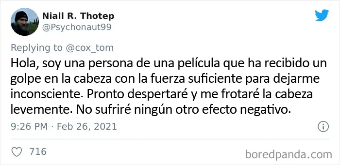 20 Tuits que exponen esos comportamientos totalmente irreales de personajes de cine o TV