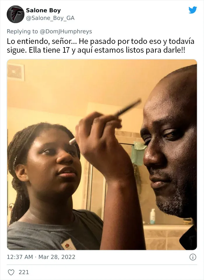 20 Padres usados por sus hijas para hacer experimentos de maquillaje, tan divertidos como reconfortantes