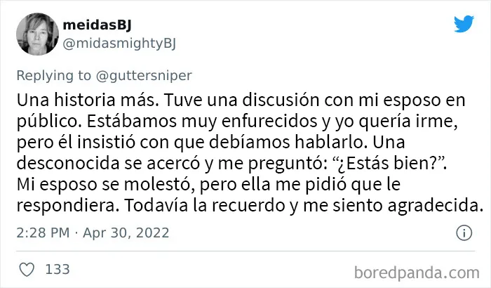 “Hombres, HAGAN ESTO”: Este camarero alertó a una mujer sobre un hombre sospechoso e inspiró a que otros compartieran historias similares