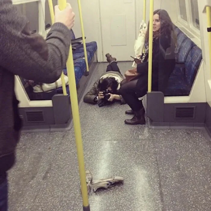 22 Imágenes del metro británico demostrando que allí nada es normal