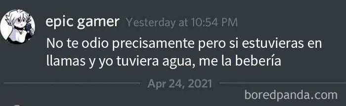 20 Personas amenazando a alguien de formas divertidas y caóticas, compartidas en el grupo "amenazas raras"