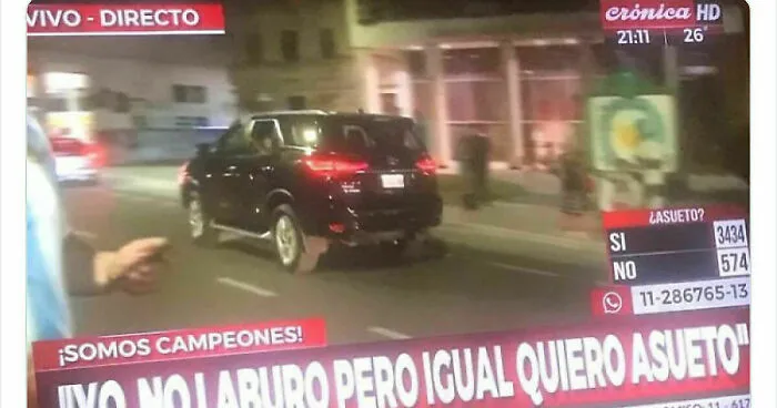 Argentinos Desquiciados Celebrando El Triunfo De Su Selección En El Mundial De Fútbol