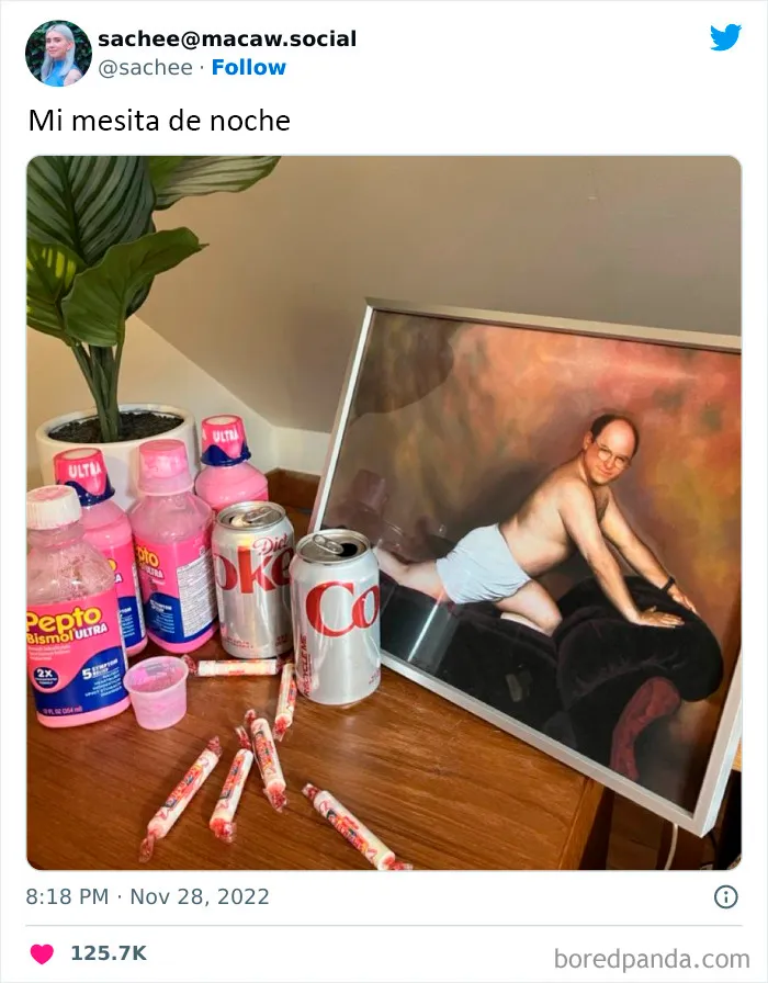 Elon Musk publicó una foto de su mesita de noche y en internet respondieron con memes (25 imágenes)