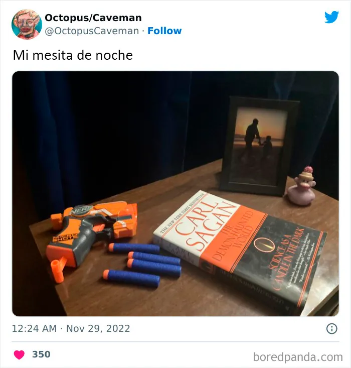 Elon Musk publicó una foto de su mesita de noche y en internet respondieron con memes (25 imágenes)