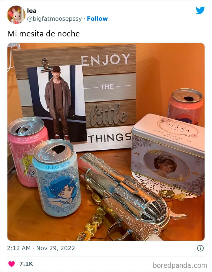 Elon Musk publicó una foto de su mesita de noche y en internet respondieron con memes (25 imágenes)