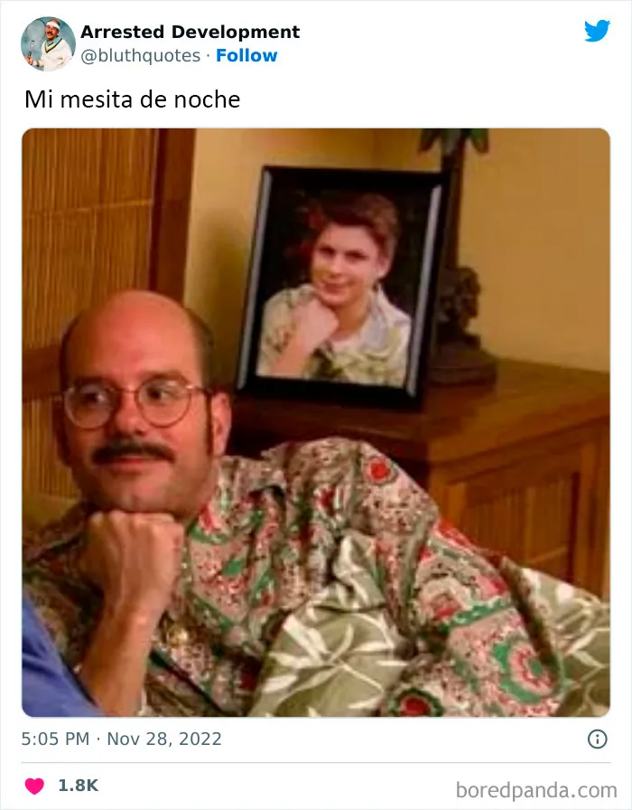 Elon Musk publicó una foto de su mesita de noche y en internet respondieron con memes (25 imágenes)