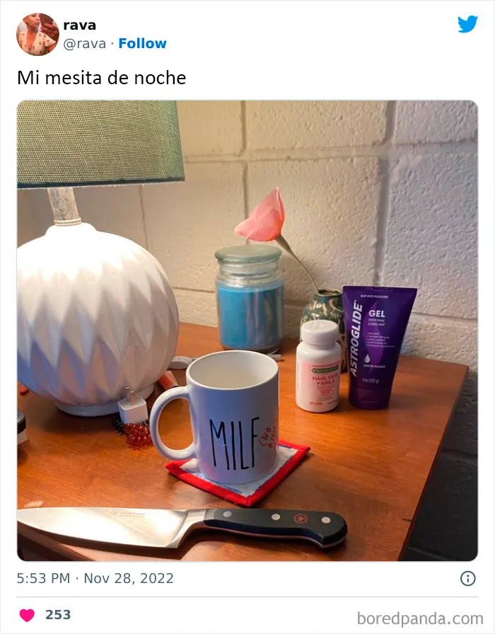 Elon Musk publicó una foto de su mesita de noche y en internet respondieron con memes (25 imágenes)