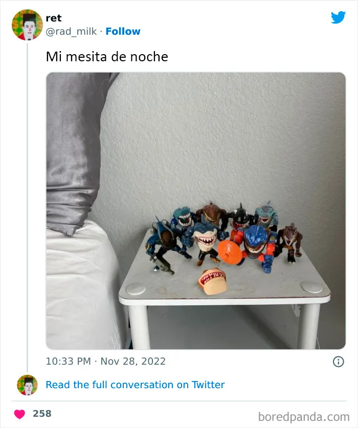 Elon Musk publicó una foto de su mesita de noche y en internet respondieron con memes (25 imágenes)