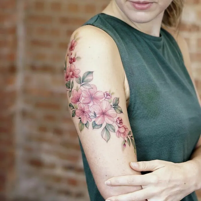 50 Tatuajes florales que parecen pinturas de acuarela sobre la piel (nuevas fotos)
