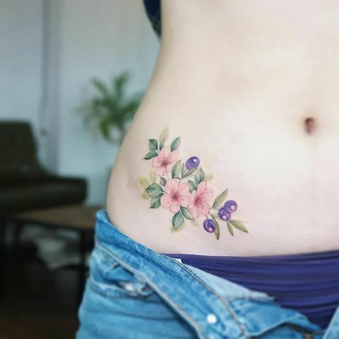 50 Tatuajes florales que parecen pinturas de acuarela sobre la piel (nuevas fotos)