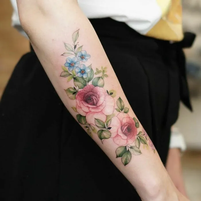 50 Tatuajes florales que parecen pinturas de acuarela sobre la piel (nuevas fotos)