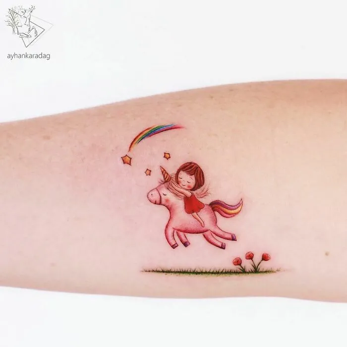 Este tatuador turco crea adorables escenas de cuento sobre la piel