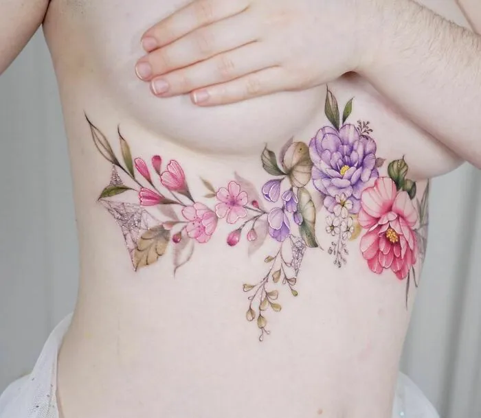 50 Tatuajes florales que parecen pinturas de acuarela sobre la piel (nuevas fotos)