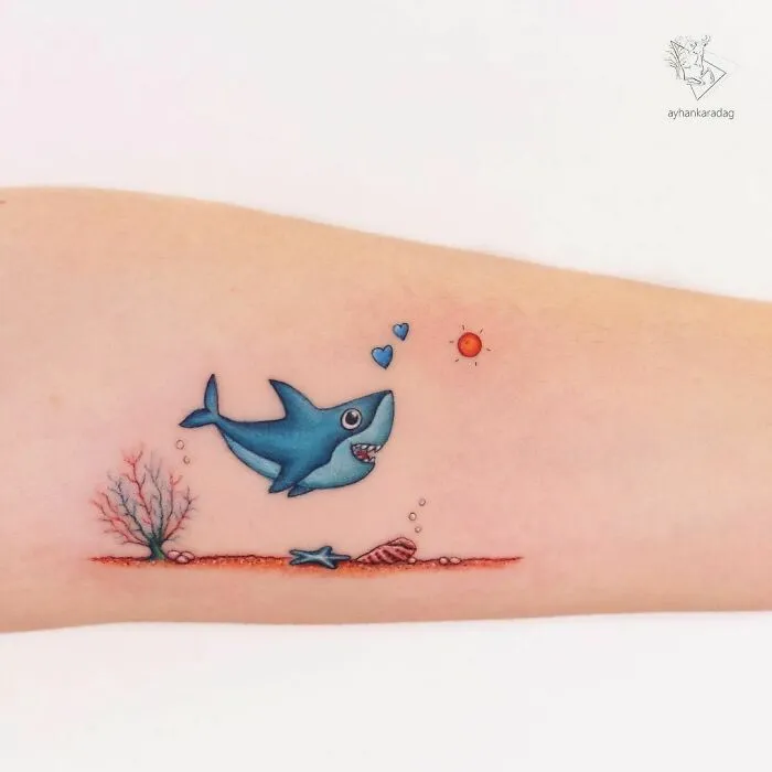 Este tatuador turco crea adorables escenas de cuento sobre la piel