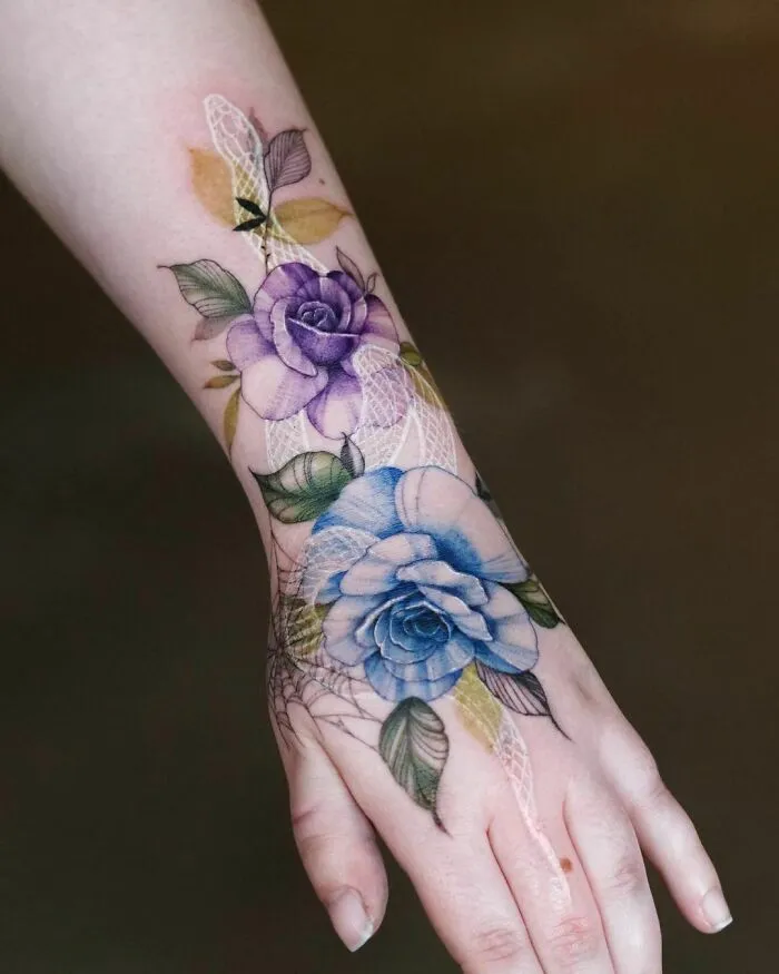 50 Tatuajes florales que parecen pinturas de acuarela sobre la piel (nuevas fotos)
