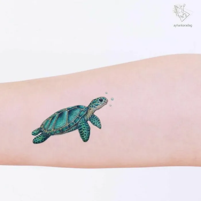 Este tatuador turco crea adorables escenas de cuento sobre la piel