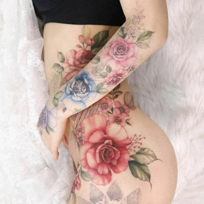 50 Tatuajes florales que parecen pinturas de acuarela sobre la piel (nuevas fotos)