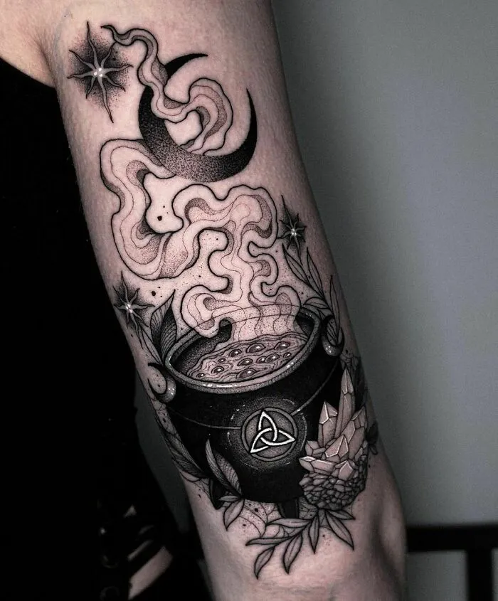 30 Tatuajes muy simbólicos para sentirse brujita todo el año