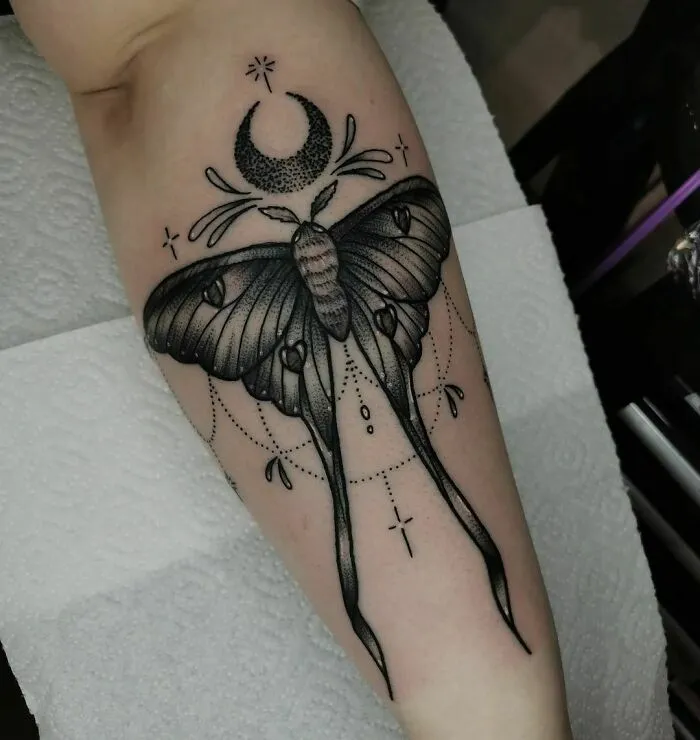 30 Tatuajes muy simbólicos para sentirse brujita todo el año